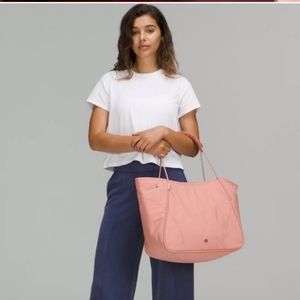 LULULEMON 28L PINK LARGE TOTE BAG GYM SCHOOL SHOPPING WEEKEND BAG